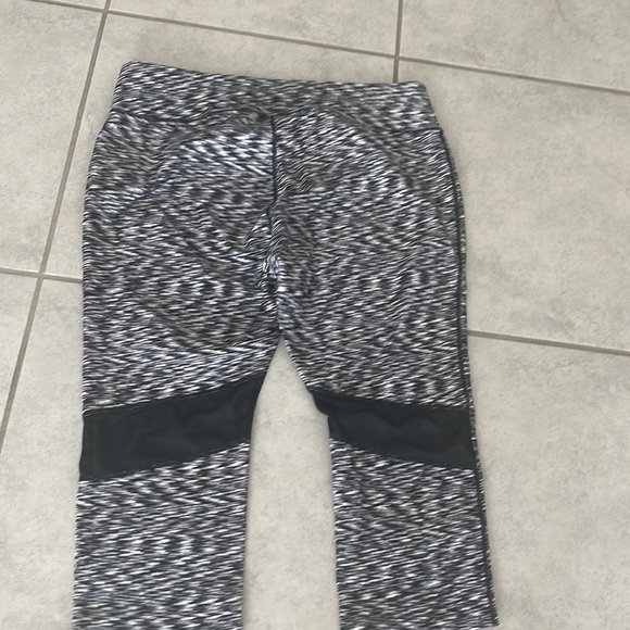 Calvin Klein Cropped Leggings - Picture 3 of 4